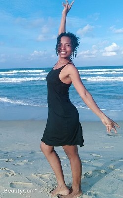 rencontrer 🌸 EDMINE, 32 ans – Une femme douce et sincère de Tamatave 🌸